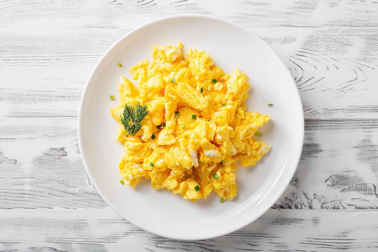 A plate of scrambled eggs.
